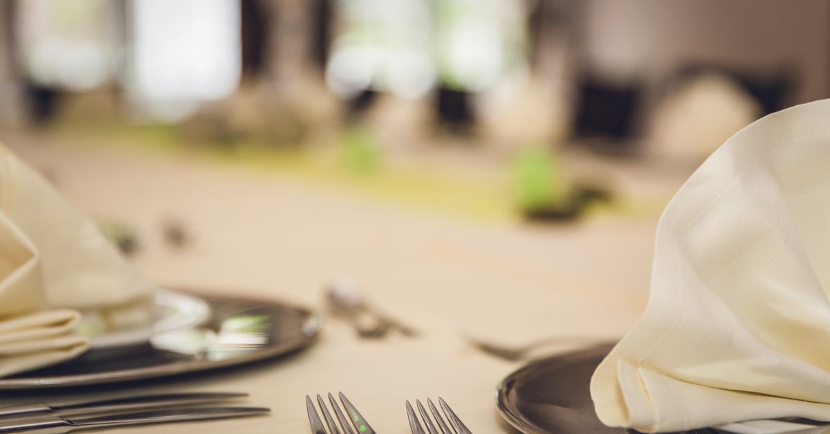 How to Create a Balanced Buffet Menu for All Guests